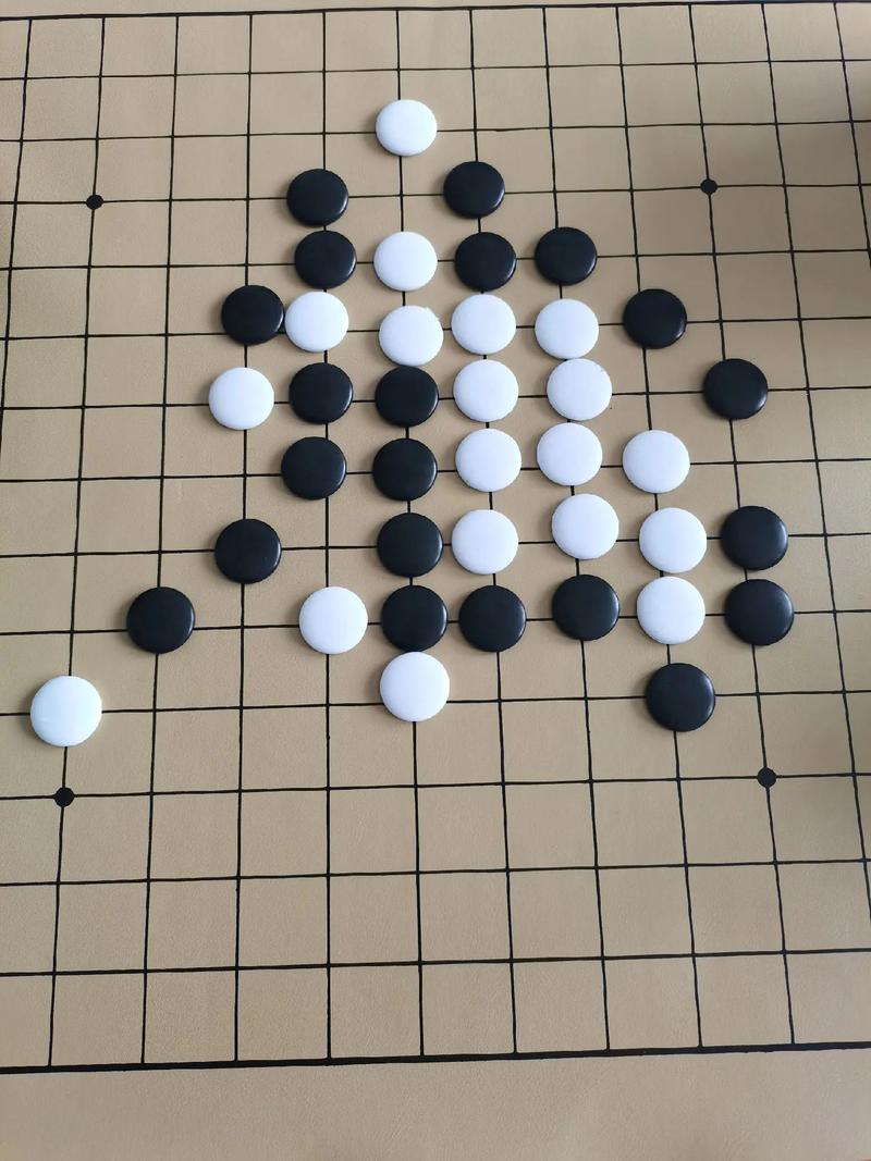 手机上也能玩的五子棋游戏：随时随地，享受五子棋带来的乐趣！