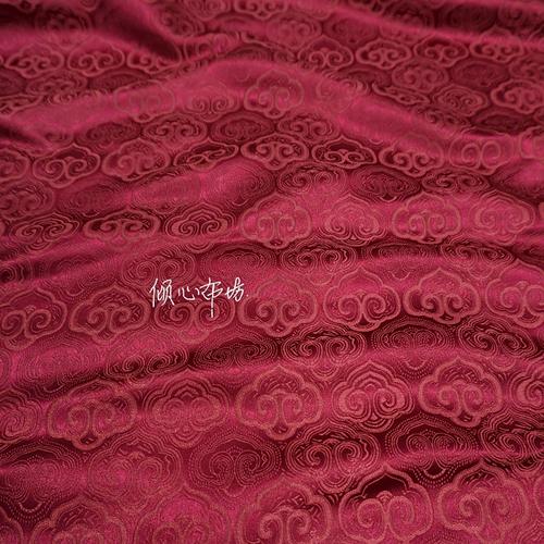 深红丝质护肩属性提升大揭秘，魔兽世界玩家必看