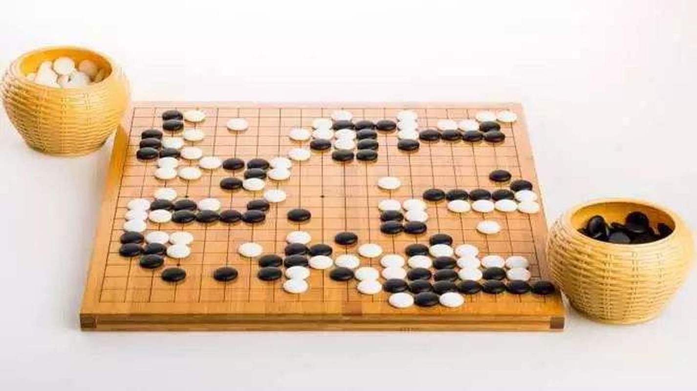 围棋哪方先行？黑白棋子谁先走？