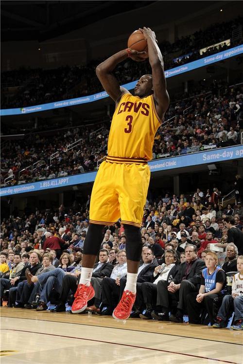 前NBA球员迪昂维特斯：他的职业生涯与反思